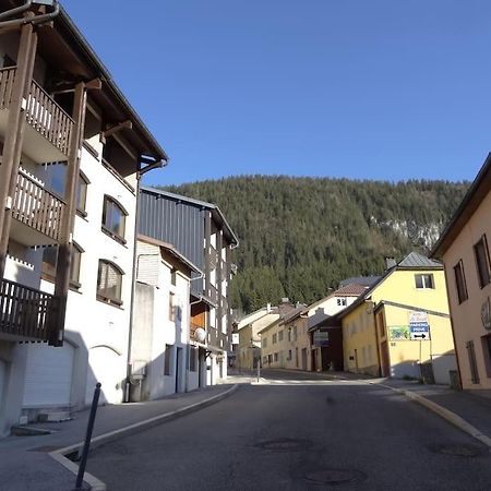 Appartement Au Coeur Du Village Avec Parking Prive 米茹 外观 照片