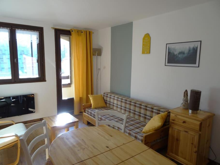 Appartement Au Coeur Du Village Avec Parking Prive 米茹 外观 照片