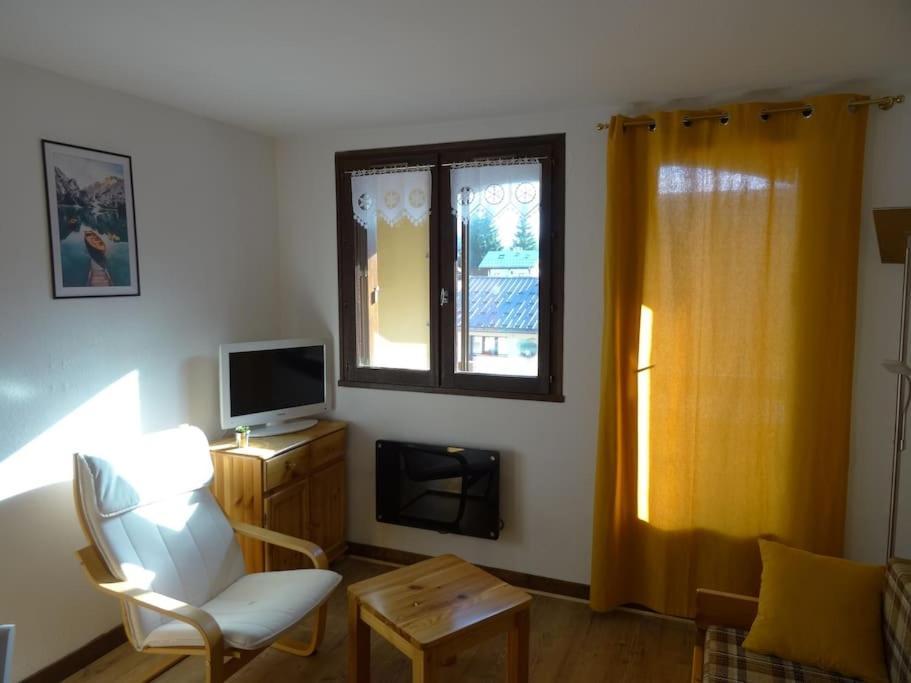 Appartement Au Coeur Du Village Avec Parking Prive 米茹 外观 照片