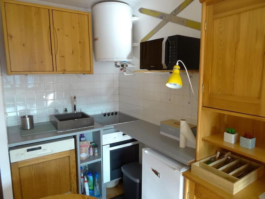 Appartement Au Coeur Du Village Avec Parking Prive 米茹 外观 照片
