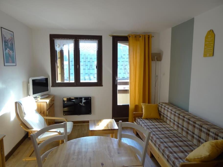 Appartement Au Coeur Du Village Avec Parking Prive 米茹 外观 照片
