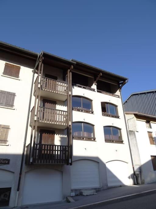 Appartement Au Coeur Du Village Avec Parking Prive 米茹 外观 照片
